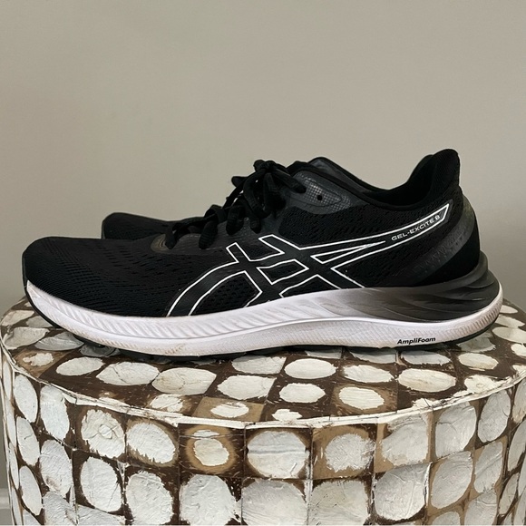ASICS Women’s Gel-Excite 11 Size 11 Black White Lightweight Running Sneakers - Picture 1 of 6